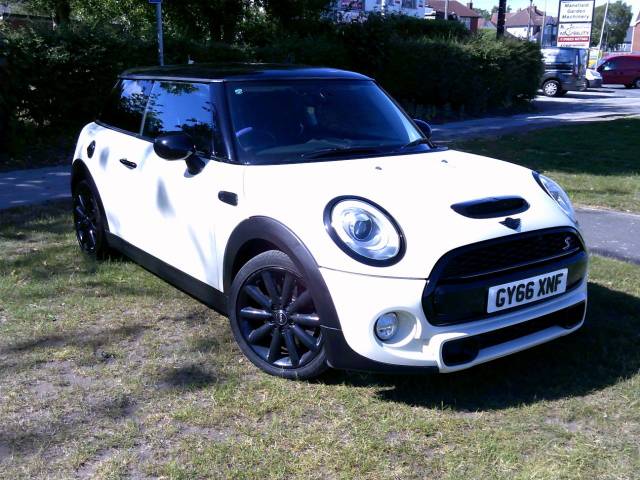 Mini Hatchback 2.0 Cooper S 3dr Hatchback Petrol White